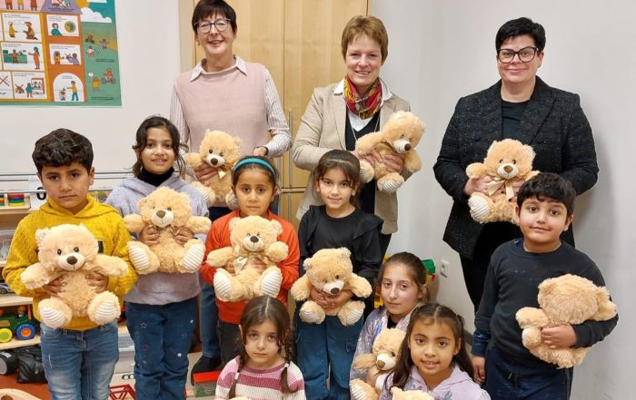 Teddybären für geflüchtete Kinder an die Landesaufnahmebehörde Niedersachsen